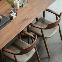 盛誉尚华 胡桃木色V腿餐桌180*80*75+4张舒美特椅 橡胶木材质 单位：套
